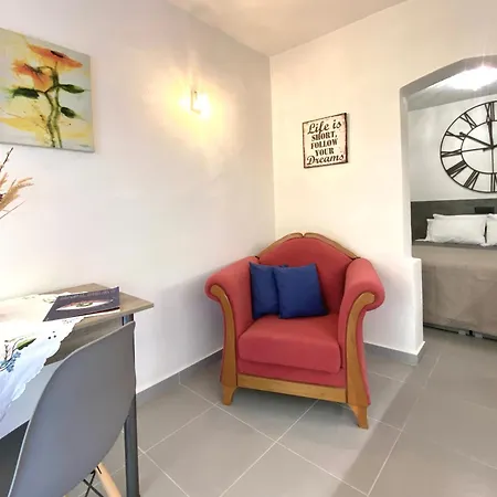 Lemonia Apartment